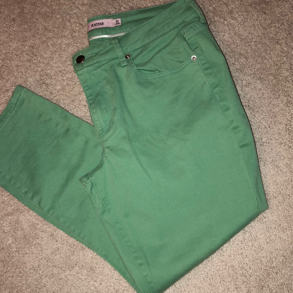 EUC Just Fab Cropped Jeans